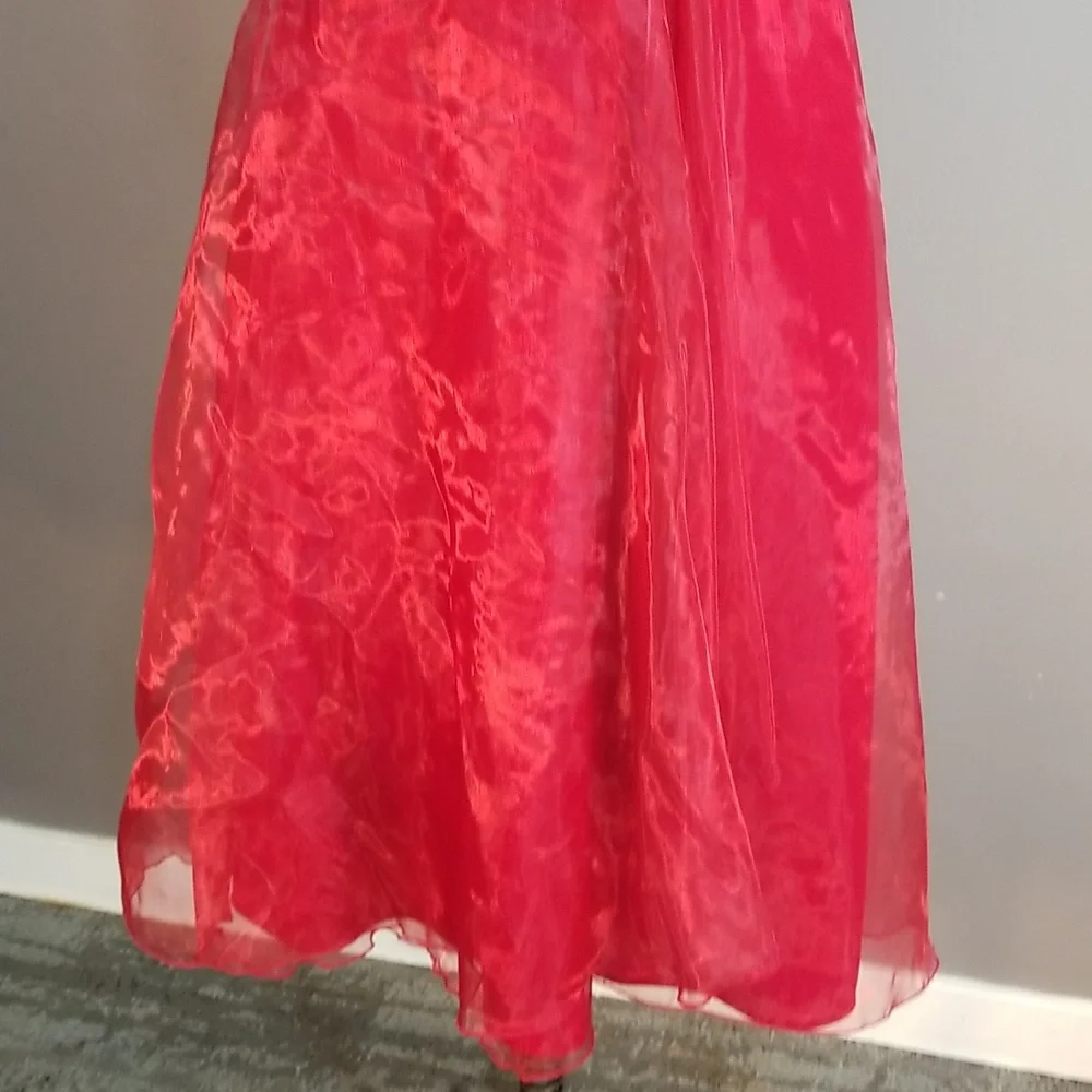 Organza Shimmering red dress approximate size 6 - Picture 4 of 17
